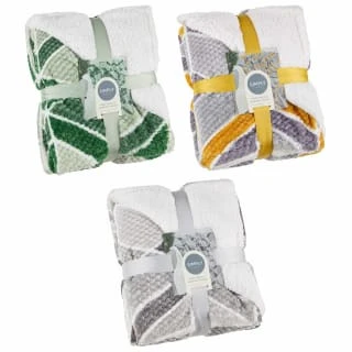 B&M Simply Geo Waffle Throw - Green - Image 5